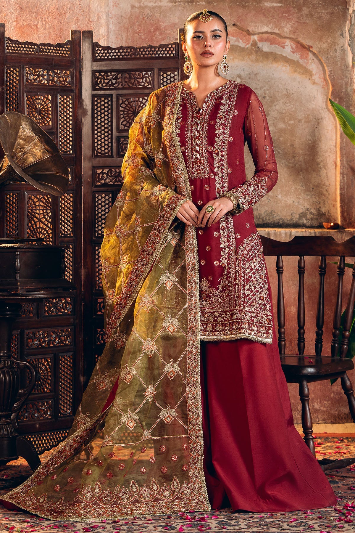 GILDED SCARLET